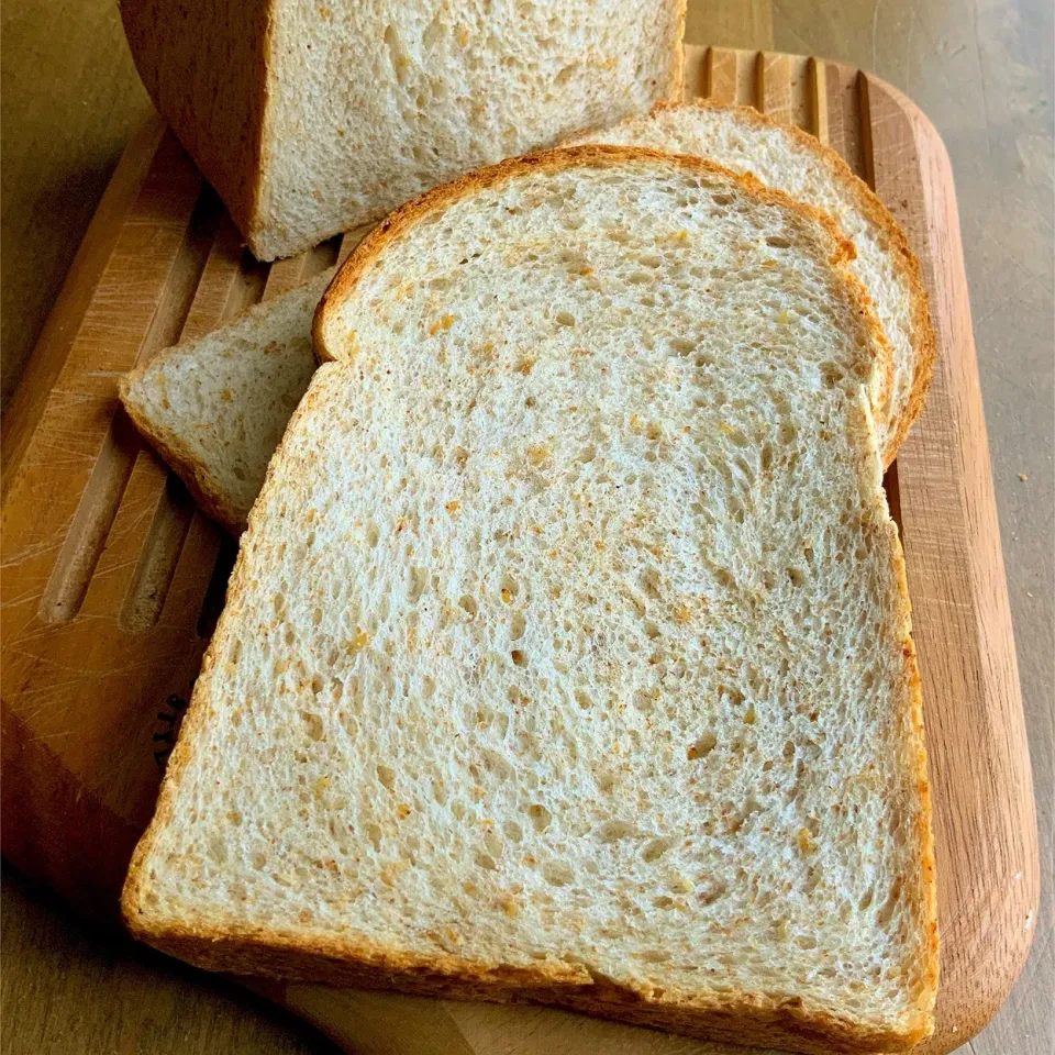 Snapdishの料理写真:小麦胚芽食パン🍞|9421beruさん