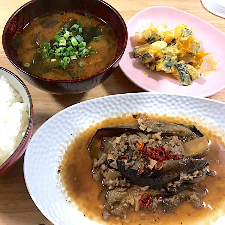 Snapdishの料理写真:#麻婆茄子#かぼちゃとリンゴのサラダ|ケイさん