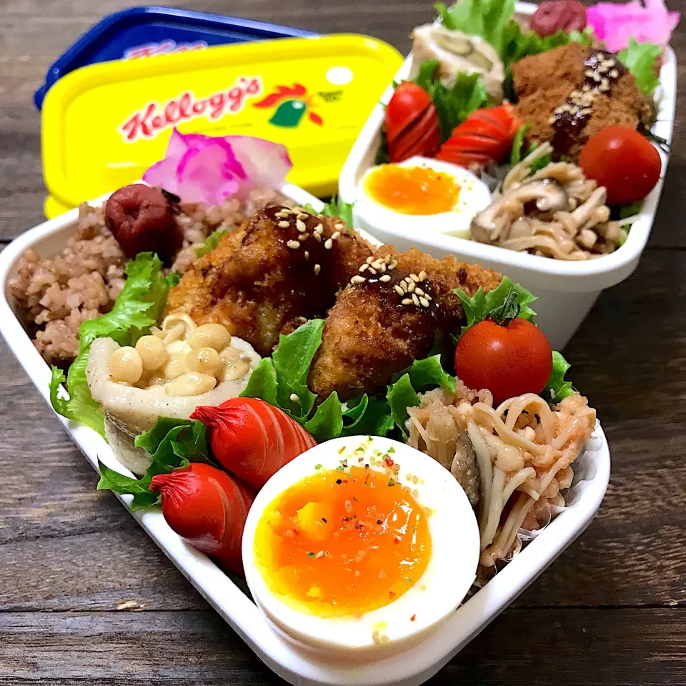 カレーコロッケorメンチカツ弁当|mihooobuuさん