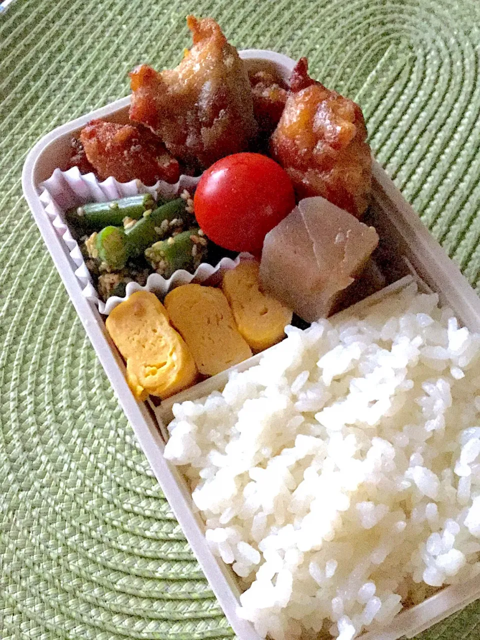 Snapdishの料理写真:長女の中学弁当！
唐揚げベント|yukoさん