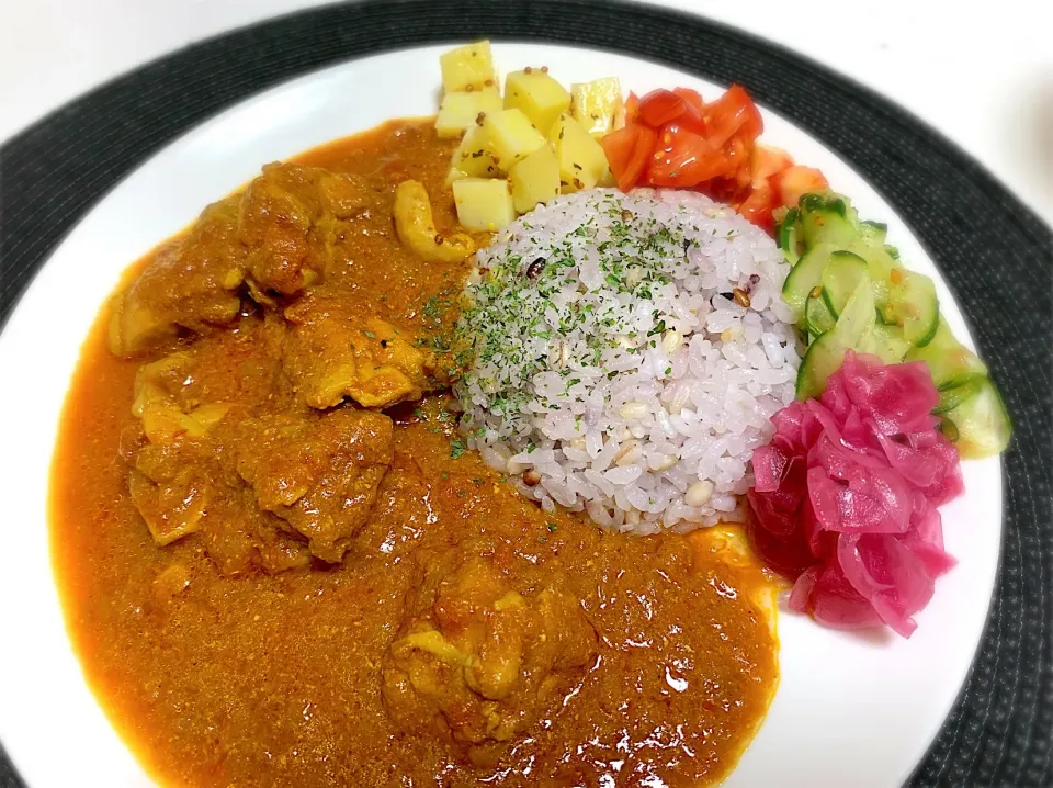 ３回目のスパイスで作るカレーはチキンカレー。もうサイコーに美味しくできた😆✨|yukiさん