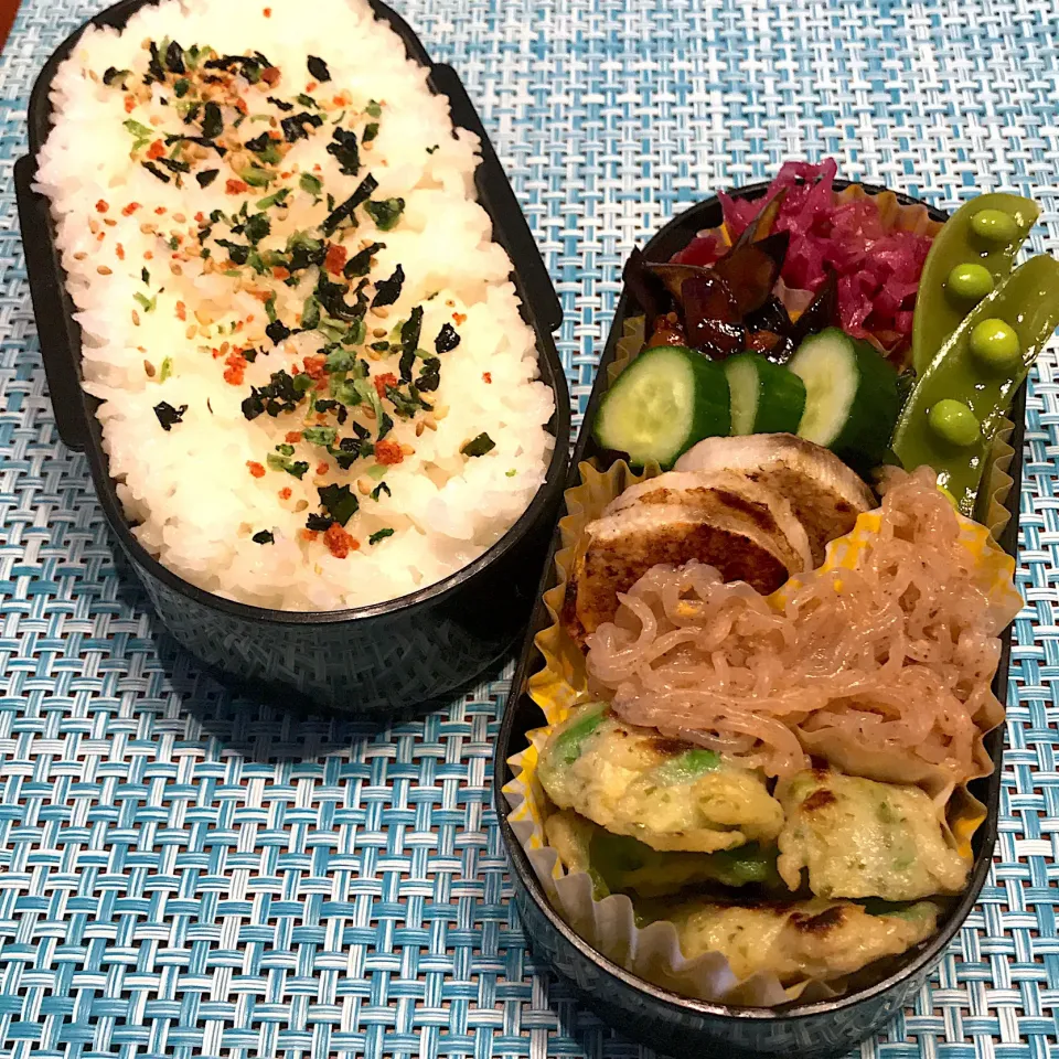 今日のお弁当🍱
ナスの味噌炒め
きゅうりの浅漬け

7月スタートです
雨が強く降る朝
足元気をつけて
いってらっしゃい👋😊|mokoさん