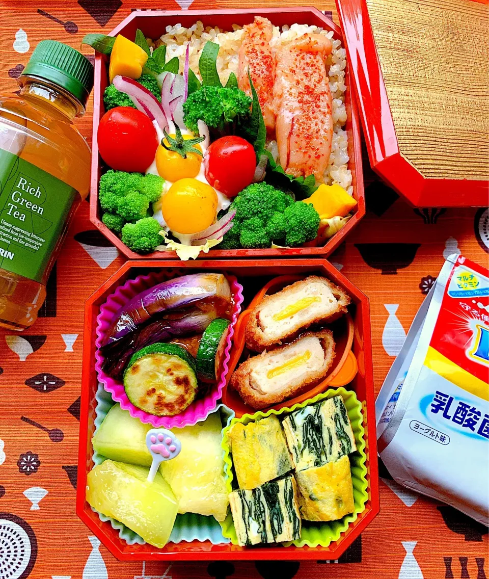 #お弁当  #お父さん弁当  #玄米ご飯 
 #玄米ご飯弁当  #野菜たっぷり   #ワカメ入り出汁巻 #玉子焼き #サラダ #コロッケ 
#デザートはメロン|Blueberry🫐さん