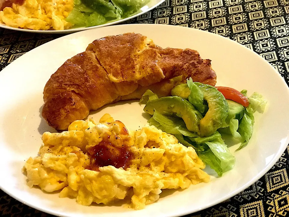 Breakfast French that croissants 🥐, scramble eggs an mix veggies|Babyluv Cabrera Ocampoさん