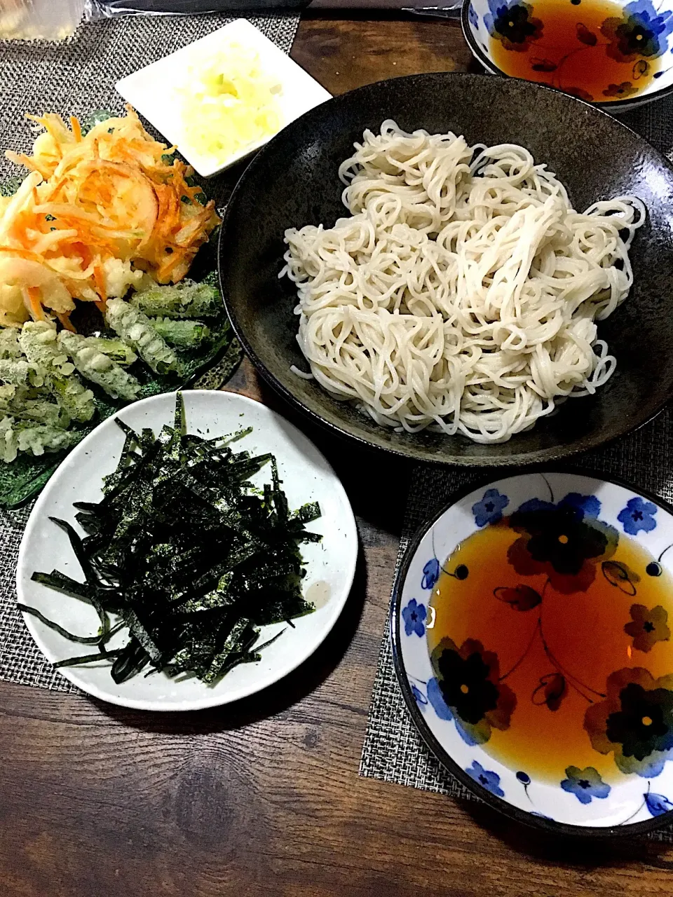 かき揚げとアスパラ天ぷら、ざる蕎麦|ぽみさん