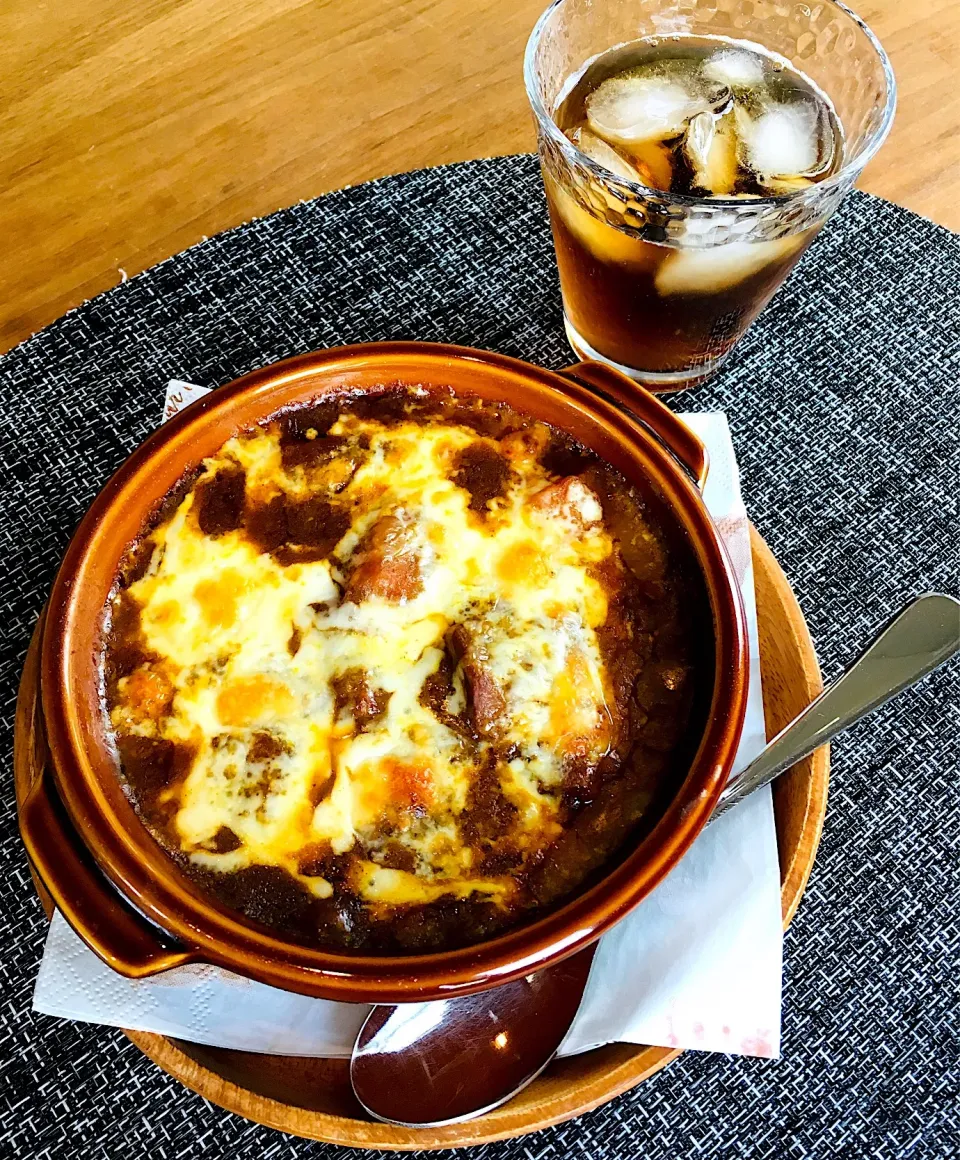 Snapdishの料理写真:今日のお家で一人ランチは、先日の長女作のカレーをリメイクして
💛チーズ焼きカレー✨|ミッチ☆ママさん