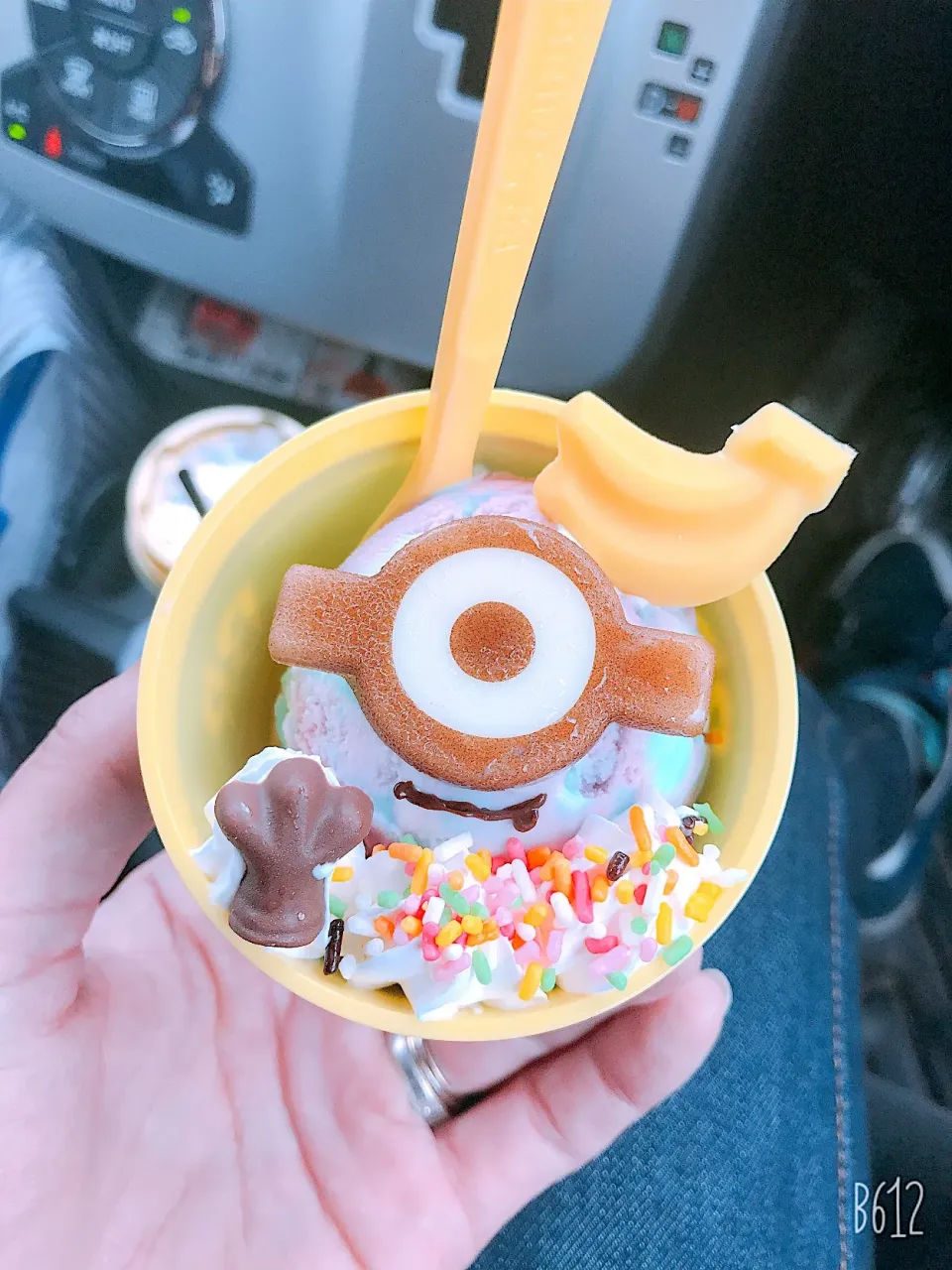 昨日買ったサーティワンアイス🍨
ミニオンかわいい😍|ゆきさん