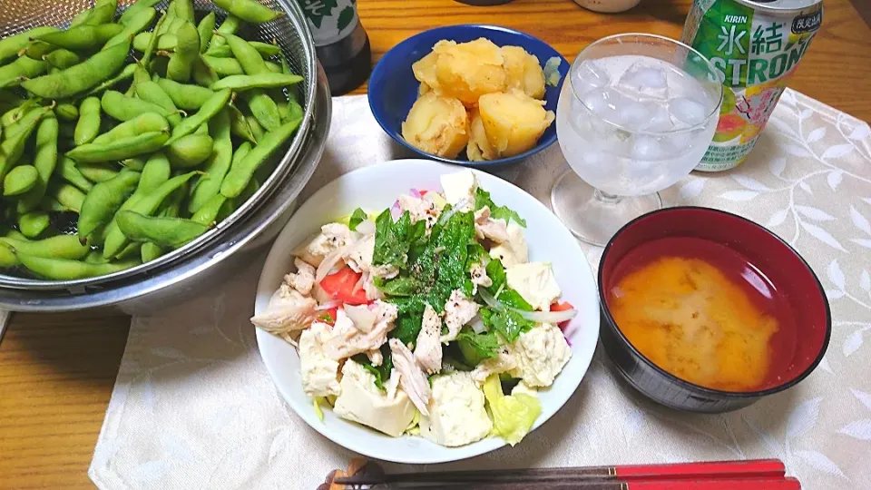 7/1の夕食
チョップドサラダ、枝豆など|卯月さん