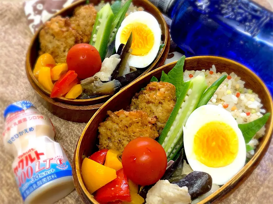 Snapdishの料理写真:発芽玄米ブレンドご飯🍚&イカメンチ🦑&茹で玉子&パプリカのクミンソテー&ナス🍆と豚バラの生姜炒め&オクラの出汁煮&大葉&プチトマト🍅の夫婦お弁当♪   #弁当  #フチ子忘れ  #イカメンチ #青森風#自家採取ナス🍆 #大葉祭り #秋田産オクラ|桃実さん