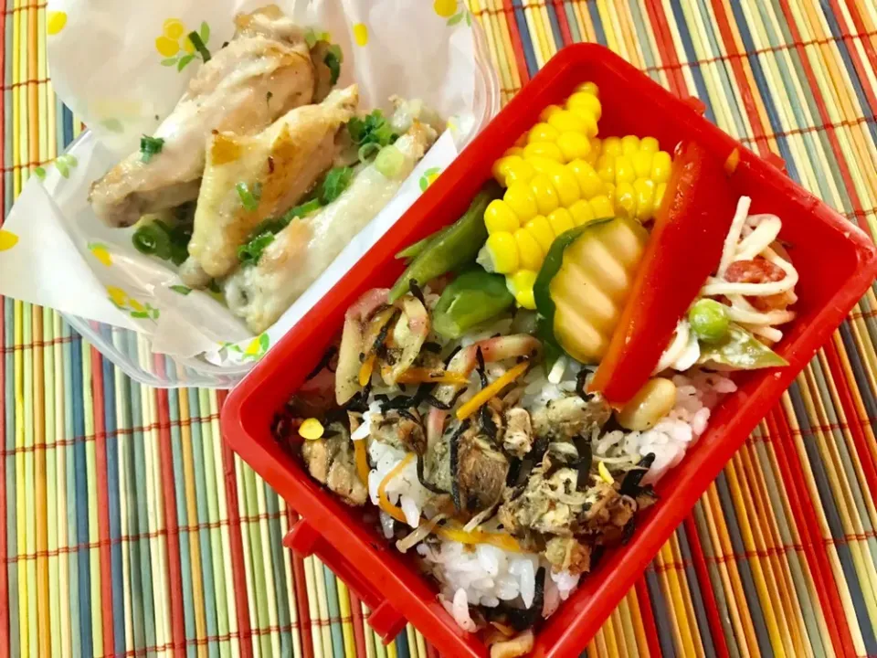 20190702🍱今日の自分弁当🍱
今日は欲張ってお弁当箱二個持ち🍱🍖
#snapdish  #yamasajyoubisai
#手軽にプラ酢レモンの酢 #ポッカサッポロ #モロッコいんげん  #ズッキーニのピクルス  #スナップディシュ #鯖缶とひじきの混ぜご飯|akiyo22さん