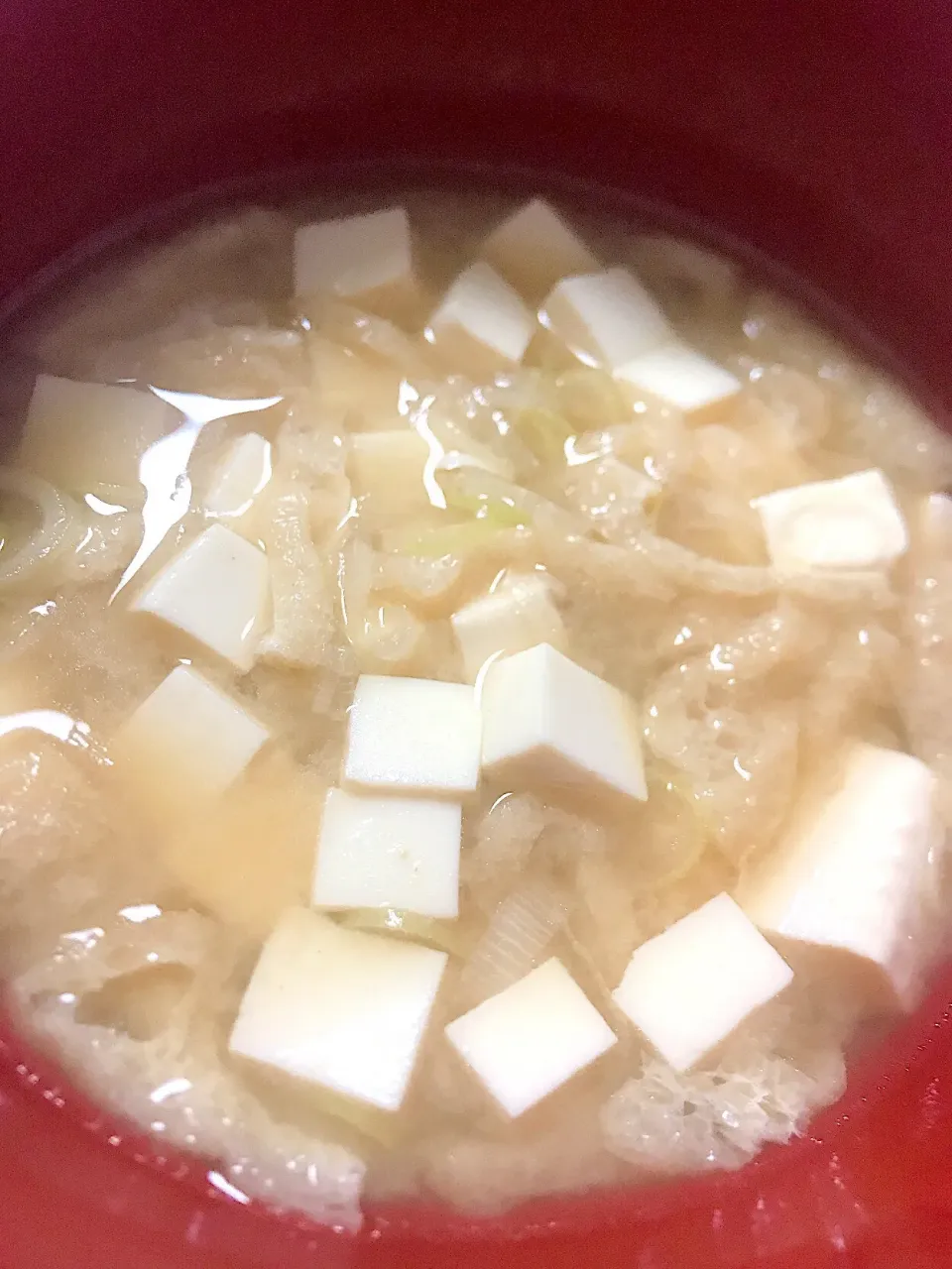 油揚げと豆腐とねぎの味噌汁|ぺろさん