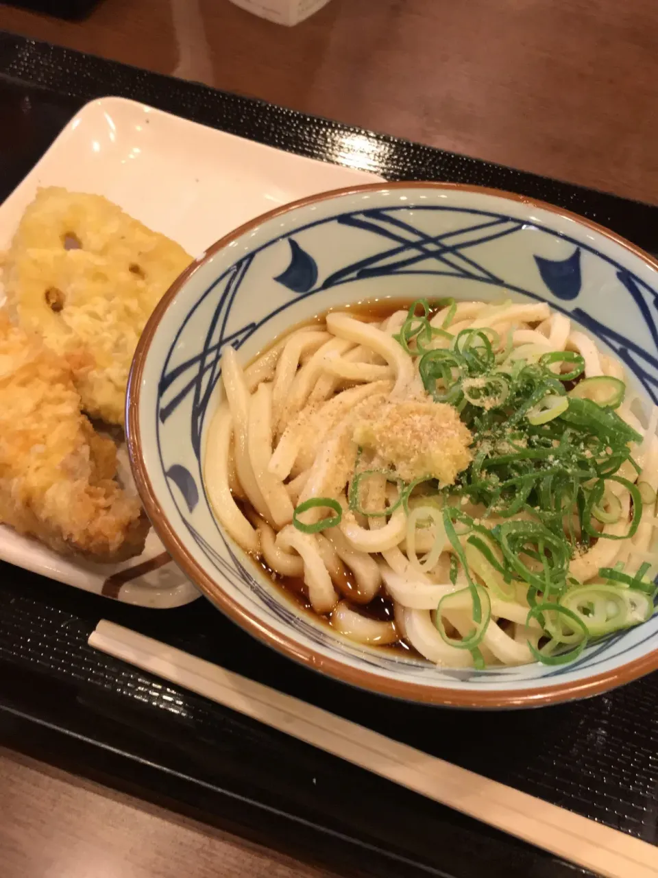 7月2日晩ご飯。丸亀製麺で冷やしぶっかけ頼んだらもう一杯冷やしぶっかけうどんがついてくるキャンペーン😄|あやさん