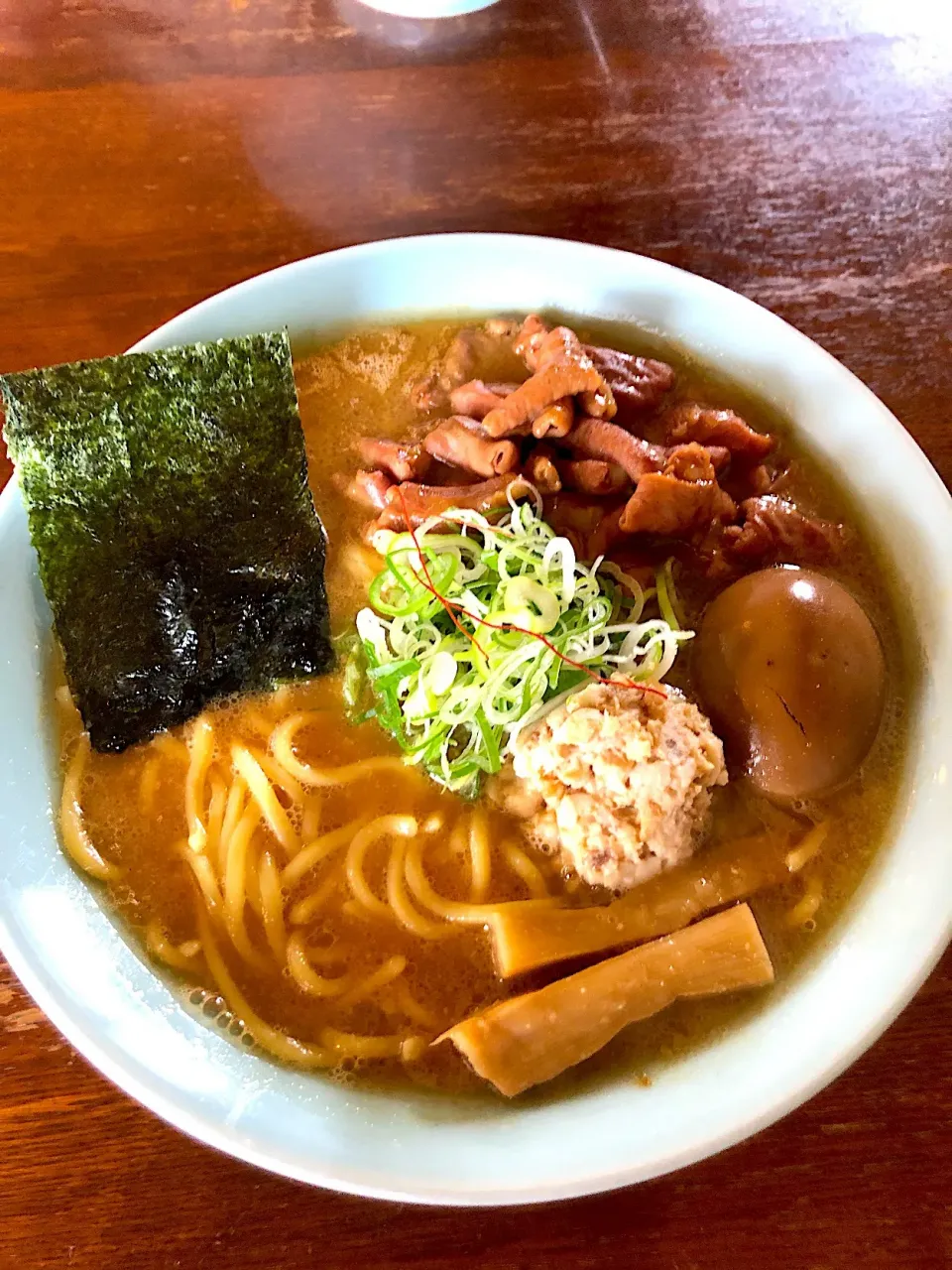 Snapdishの料理写真:モツ醤油ラーメン大盛  味玉 背脂トッピング♪|yakimaさん