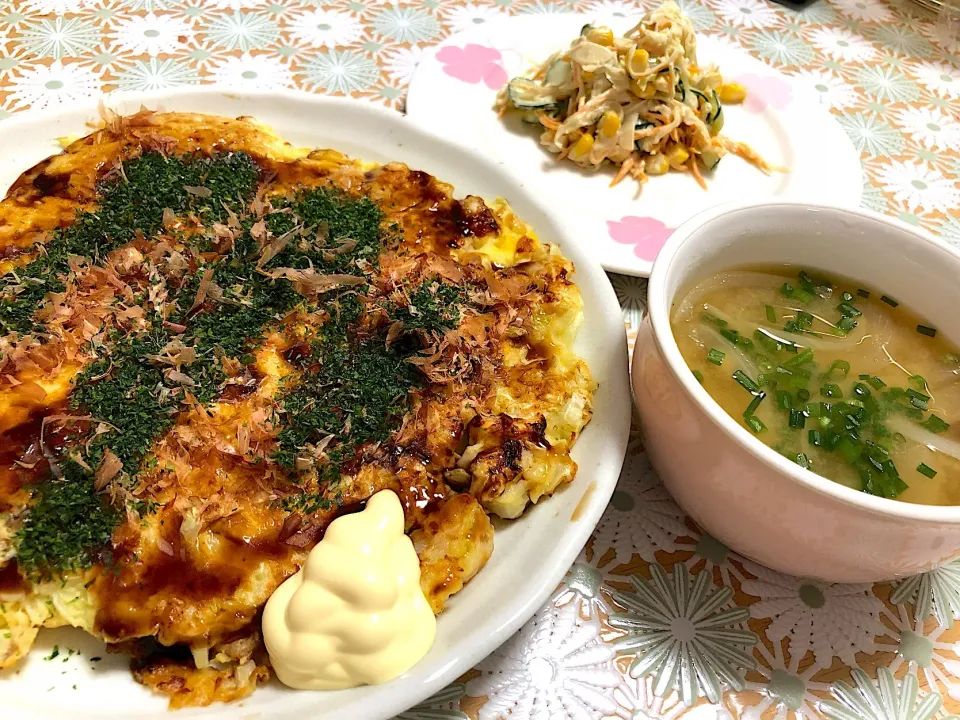 イカ🦑エビ🦐玉
椎茸と玉ねぎのお味噌汁|FKTMPさん