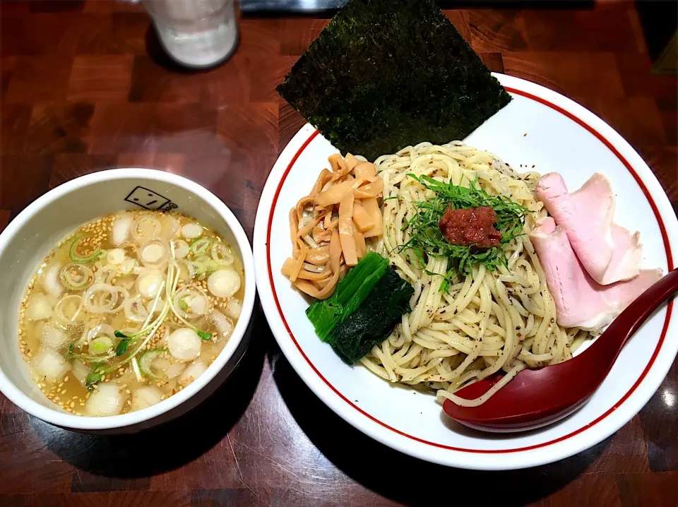 Snapdishの料理写真:梅しそ塩つけ麺(大盛)
@生姜醤油専門 我武者羅 代々木店|morimi32さん