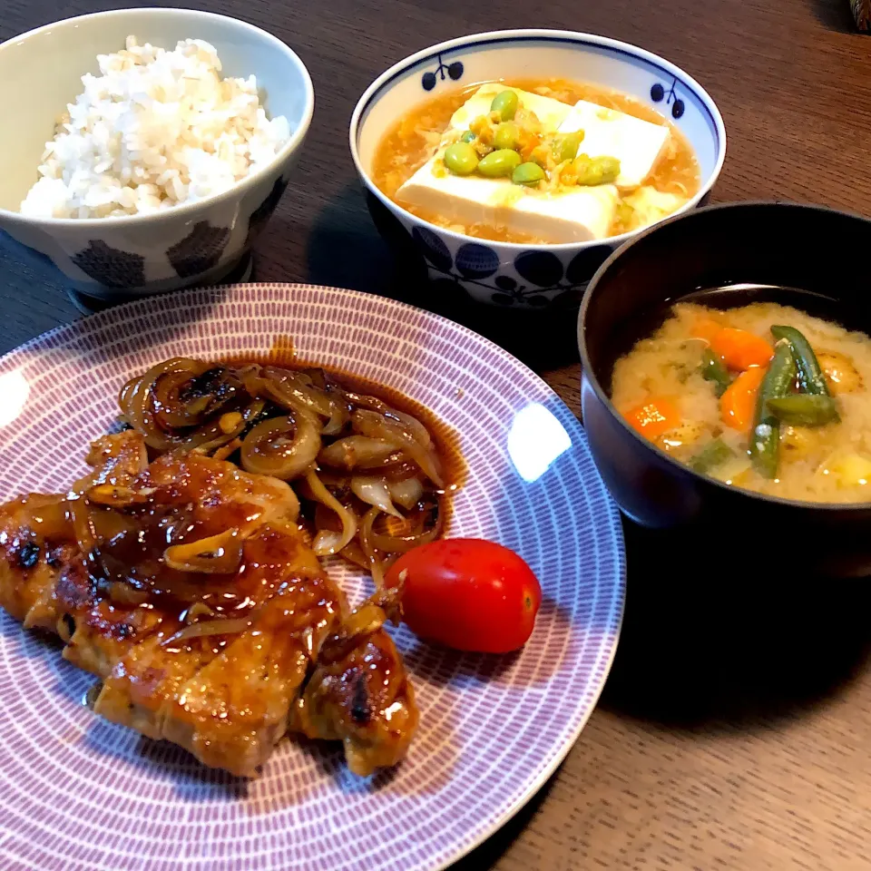 トンテキ
豆腐の卵あんかけ
じゃがいものお味噌汁|モスグリーンさん