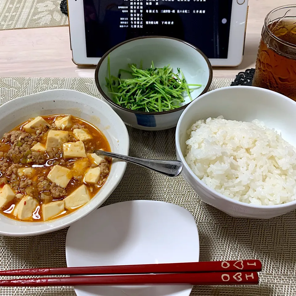 Snapdishの料理写真:麻婆豆腐と豆苗塩炒め|ともこさん