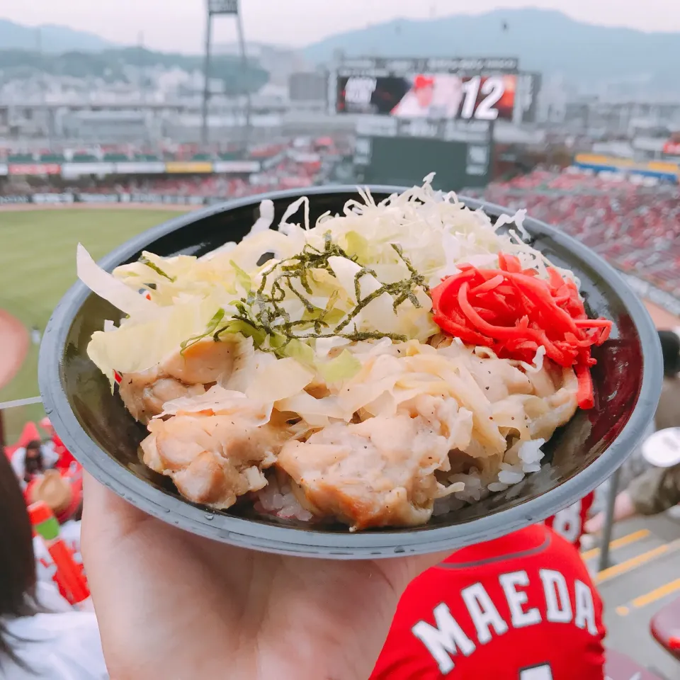 松山の鶏もも葱塩タレ丼🥢|ちゃみこさん