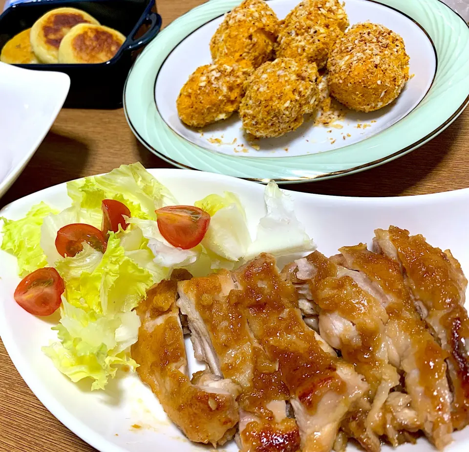 Snapdishの料理写真:照り焼きチキン
かぼちゃコロッケ
いももち|イカちゃんさん