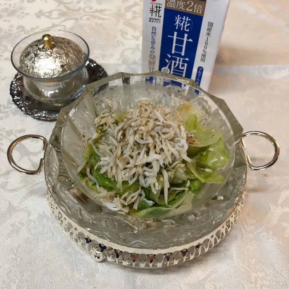 Snapdishの料理写真:レタスとしらすの糀甘酒炒め🌺|henryさん