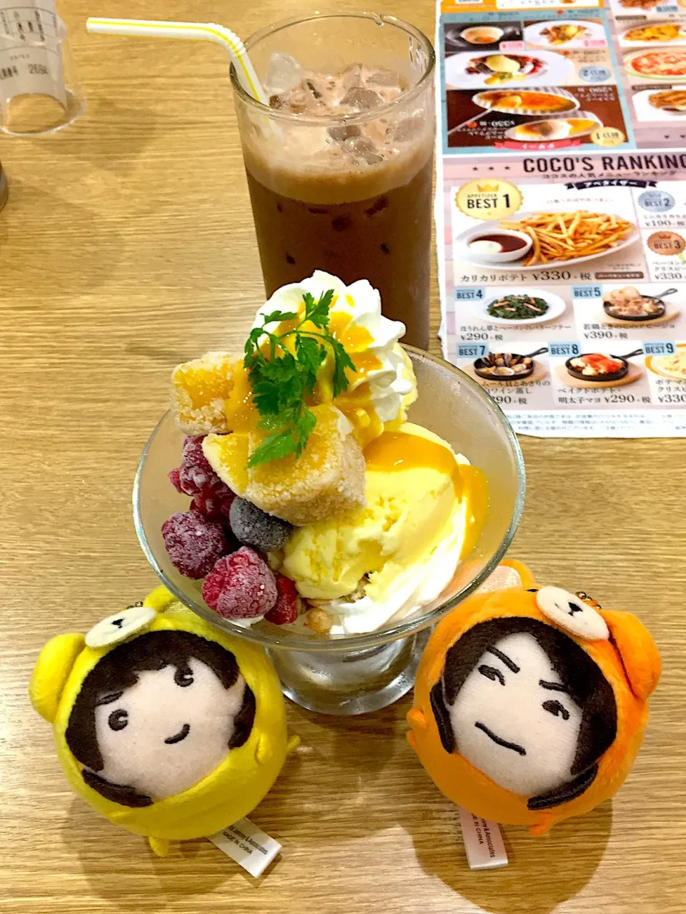 カフェモカとマンゴーパフェ🧡💛ココス|なぎさん