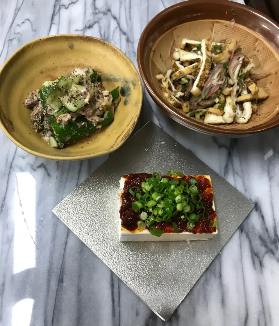 今宵の低糖質夕食どす🍀鯖缶とキュウリの和え物🥒油揚げと梅干しミョウガの和え物🥦サムジャン乗せ冷奴🥜ベジタリアンではないけど低糖質は達成したかな。ただ塩分キツイなぁ…減塩目指してるのに😢|にゃあ（芸名）さん