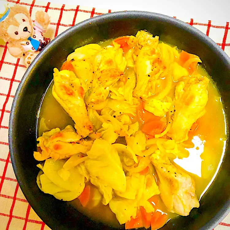 Snapdishの料理写真:手羽元と野菜のカレー煮🌼|えまむらさん