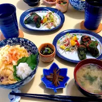 Snapdishの料理写真:7／3昼食  #昼ごはん 
•かき揚げ丼 •肉詰めピーマン/カイワレと彩り野菜の甘酢サラダ  •モロッコインゲンの和え物 •伽羅蕗 •大根とワカメのお味噌汁