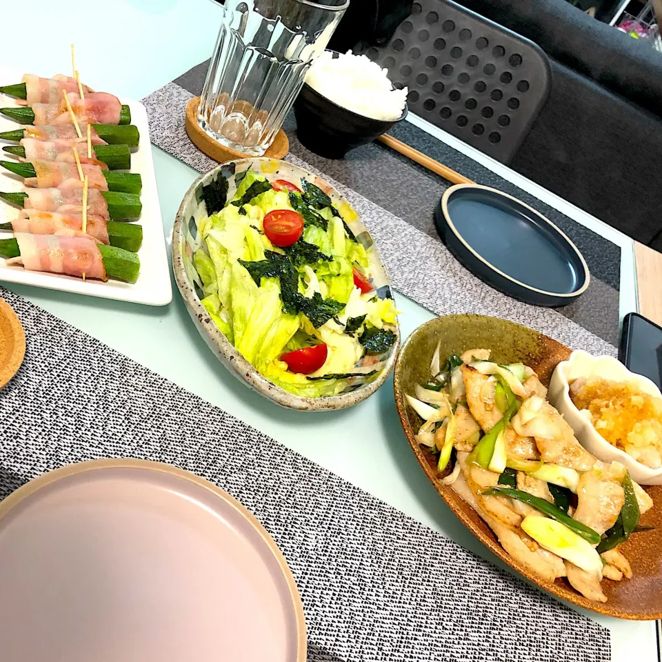 豚トロネギ炒めおろしポン酢のせ🐽
おくらベーコン巻き
チョレギサラダ🥗|anzさん