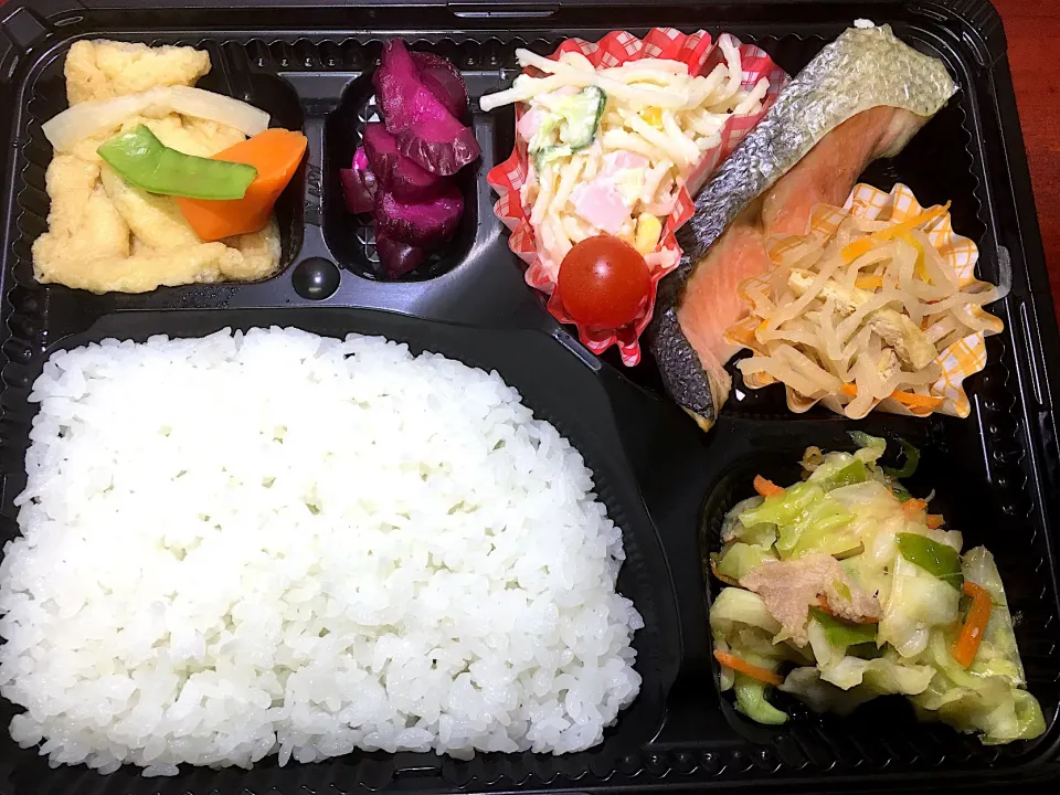 Snapdishの料理写真:野菜たっぷり豚肉生姜焼き 日替わり弁当 宅配ランチ 豊川市配達|Naokazu Kuritaさん