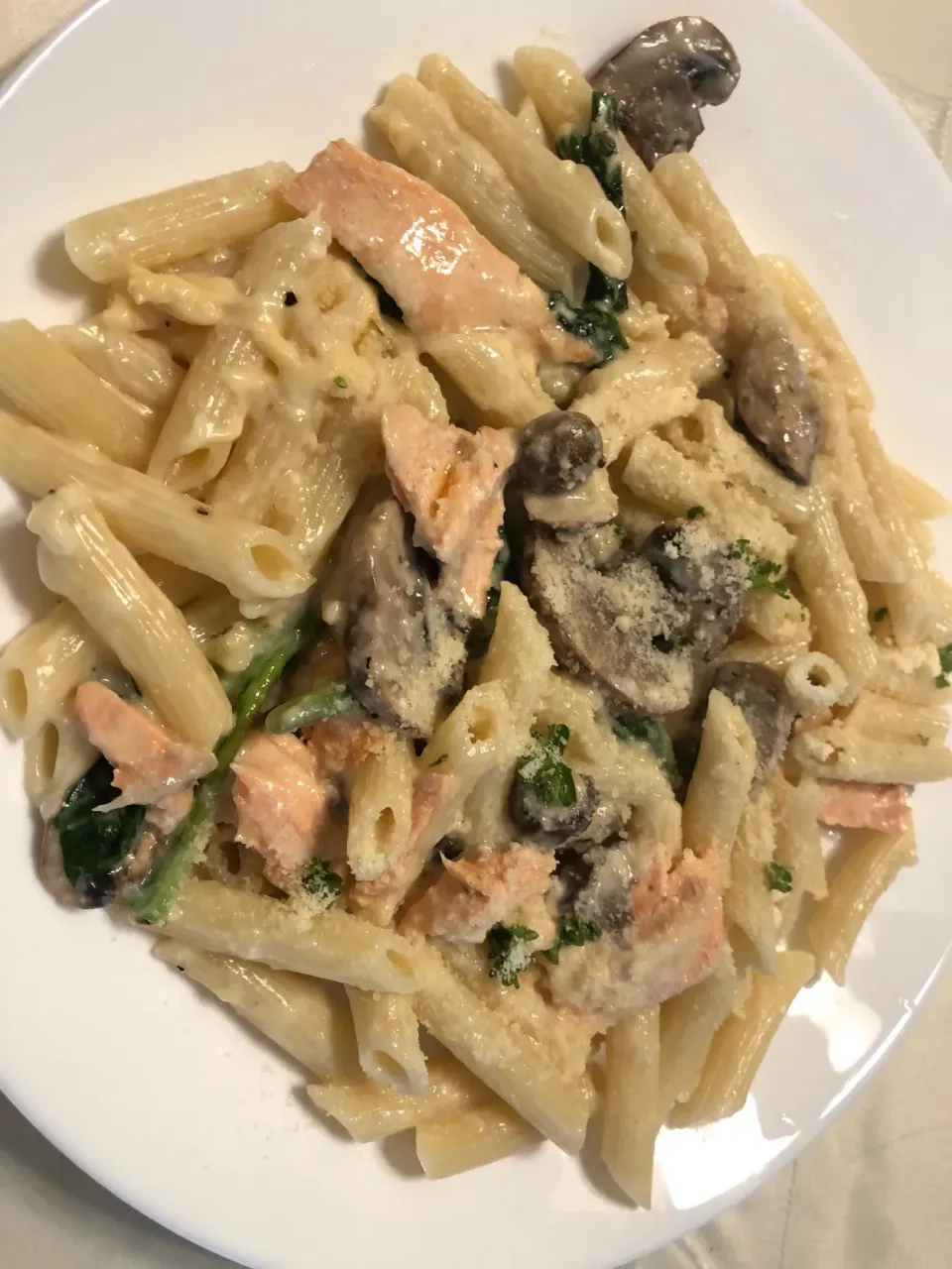 salmon cream pasta|marian ilanoさん