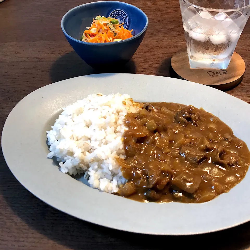 Snapdishの料理写真:牛すじカレー|モスグリーンさん