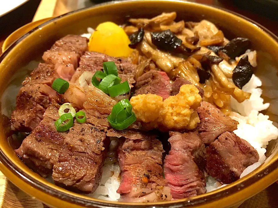 黒毛和牛ＺＥＮ 和牛ステーキご飯 Japanese black beef steak on rice|ゆうじ.さん