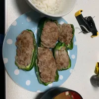 Snapdishの料理写真:ピーマンの肉詰めのレシピ/作り方：白ごはん.com|みっつさん