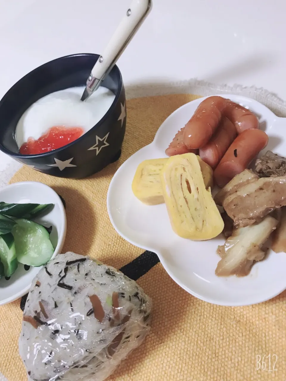 今日は愛妻弁当🍱はなし😜
娘の朝ごはん🥣
朝からしっかり食べて朝練頑張って👍
 #あさごはん  #手作り|ゆきさん