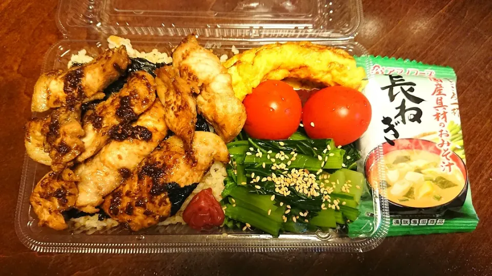 Snapdishの料理写真:豚ロース生姜焼弁当|りょーさん