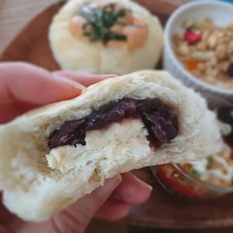 朝食
クリチ入り餡パン|まりさん