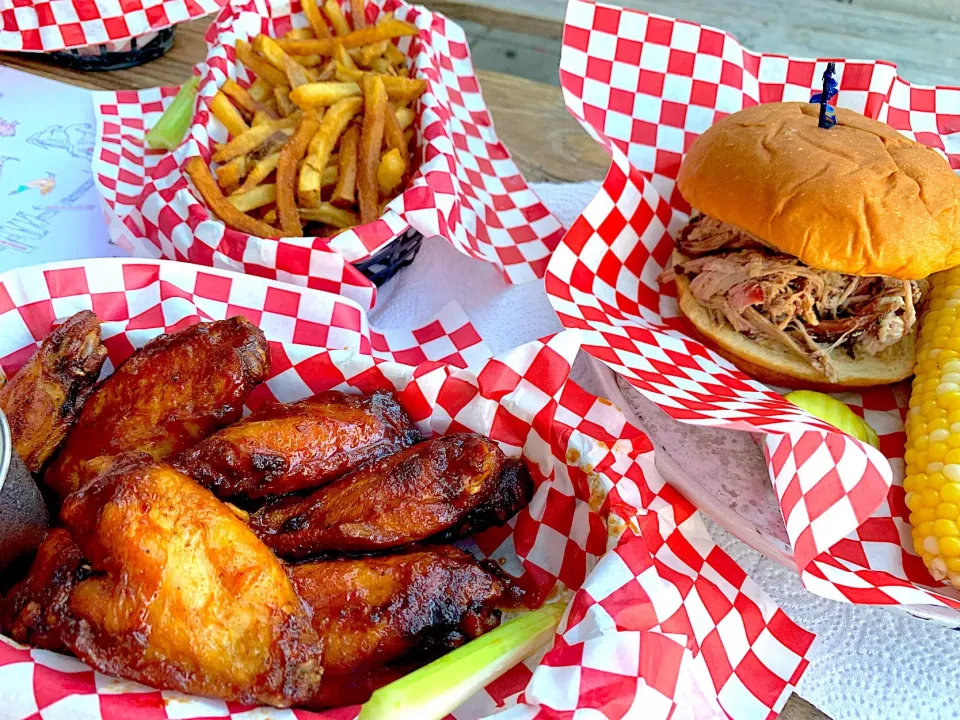 Snapdishの料理写真:4th of July BbQ  #bbq chicken wings, pulled pork sandwich, fries|🌺IAnneさん