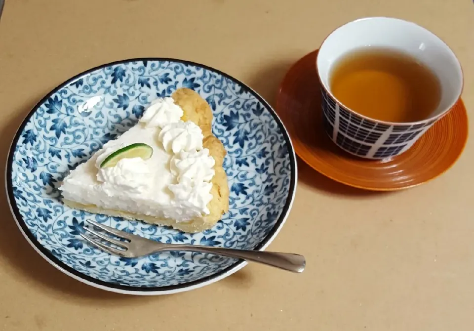 Snapdishの料理写真:おやつは、ライスクレームシャンティムースパイと麦茶|ナナさん