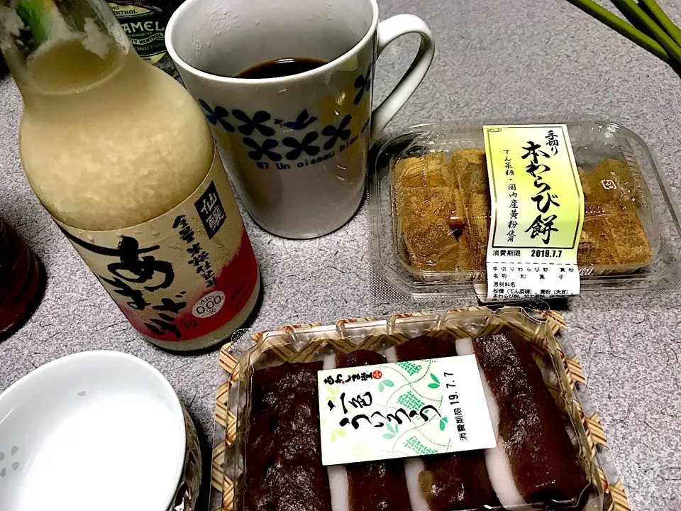 Snapdishの料理写真:ご存知休日恒例の麹がいっぱい沈んでる甘酒、二色ういろう、本わらび餅 #おやつ|ms903さん