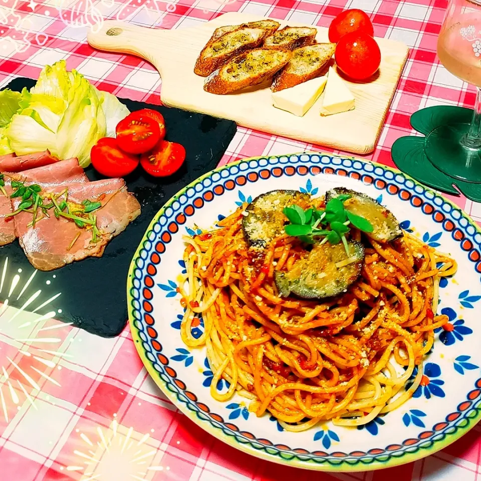 🍀ナス🍆のボロネーゼ🍝
🍀ロ－ストビ－フプレート
🍀アンチョビガ－リックバターの
　バケット🥖
　ゴルゴンゾーラチ－ズ
　すもも🍑|yukaringoさん