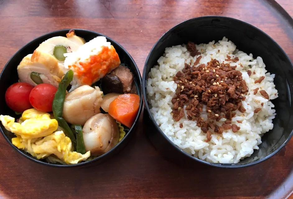 本日の息子弁当🍱🍙🍱🍙ホタテとピーマン炒め🥣チキンアスパラ巻き🥗筑前煮 #息子弁当  #中島公園  #札幌|Yukie  Toriseさん