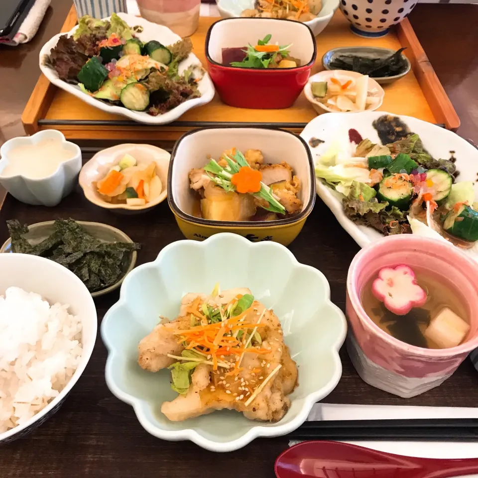 豚トロ・山芋・エリンギの天ぷら
鶏肉とさつま芋の甘酢あん🍠
あみえびときゅうりの梅サラダ🥗|ちゃみこさん