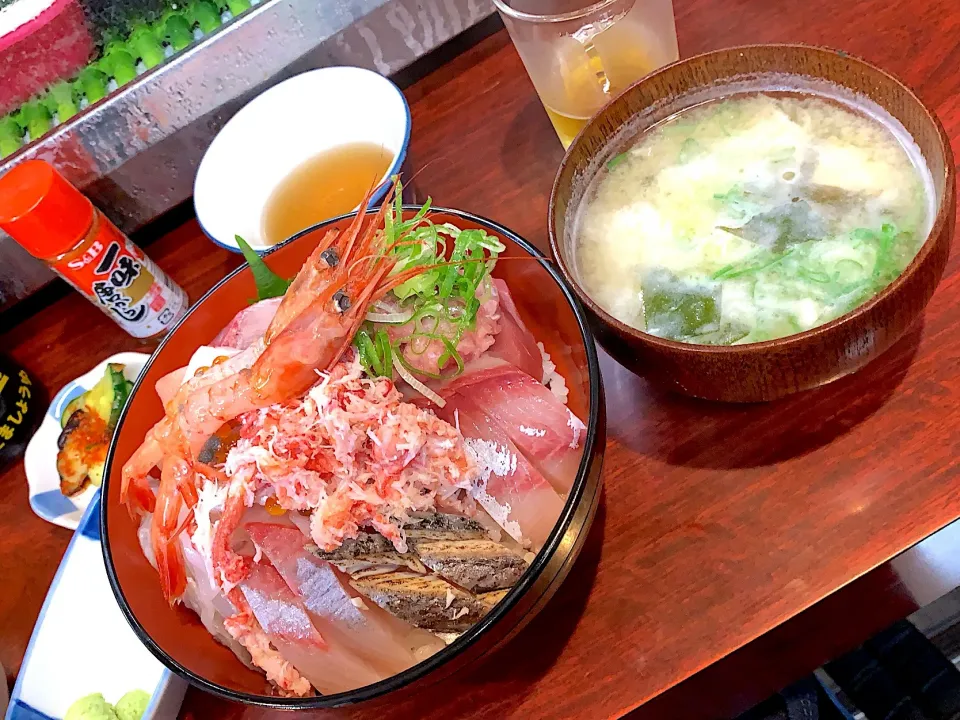 海鮮丼→刺身の厚さが普通の倍以上！食べ応えかなりあります^_^|桜 かおりさん