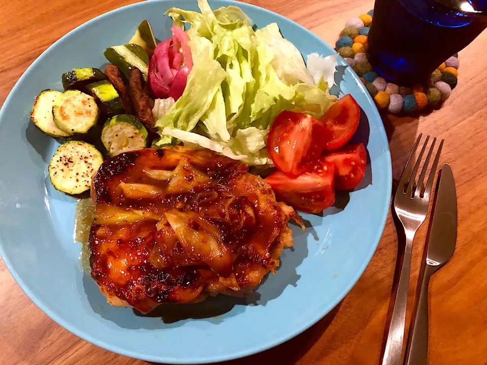 いつもこればっか💦料理が面倒なときはお酢かけて焼くだけチキンのワンプレート|こんぶさん