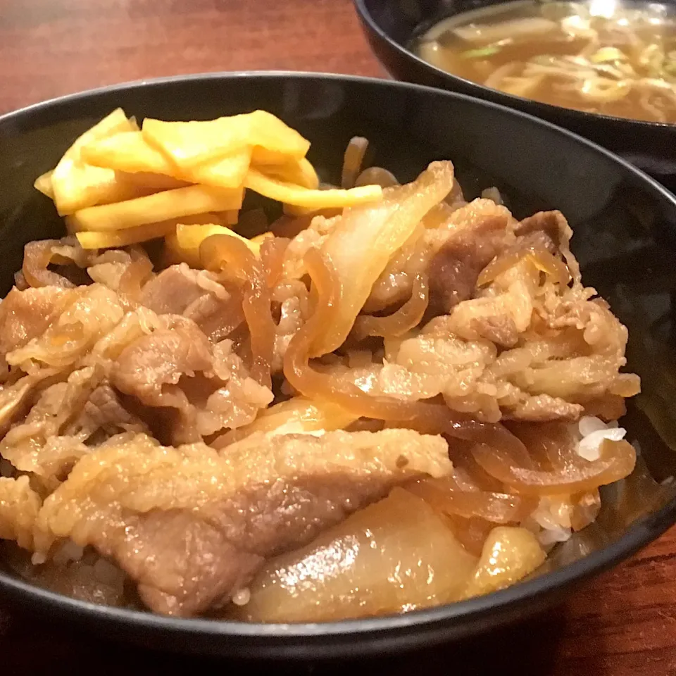 昼ごはん☀️☀️🔆
つゆだく牛丼。|ぽんたさん