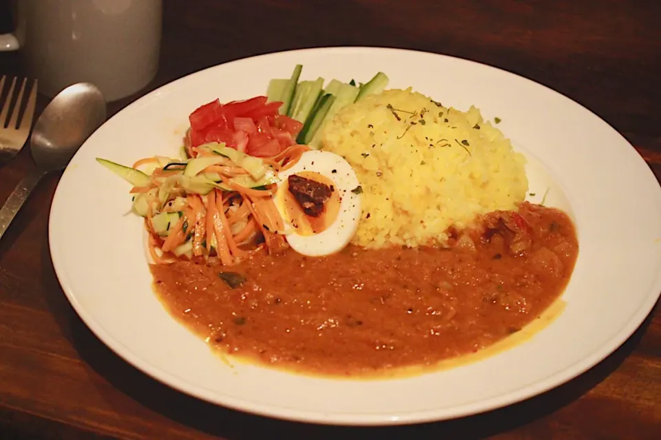 Snapdishの料理写真:スパイスインドカレー
夏野菜のアチャールと味噌卵のせ|もちあざらしさん