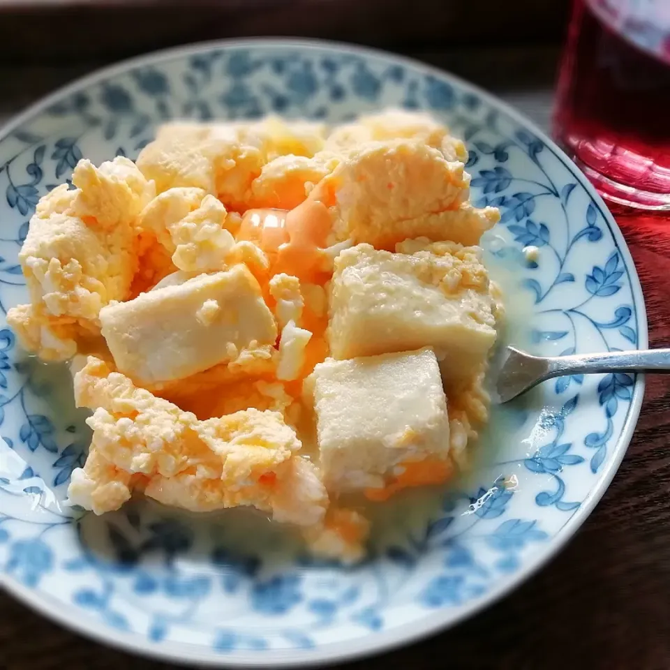 🇯🇵高野豆腐で🇫🇷フレンチトースト
ラカントがけ
低糖質な今朝の朝食🍽️|エスニックナーサーンさん