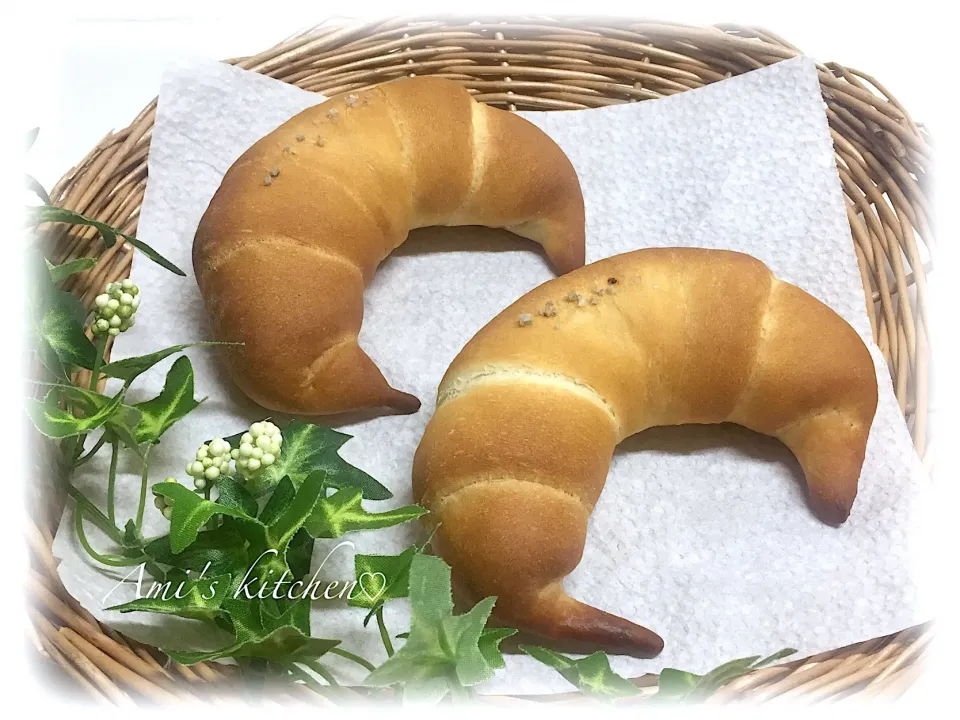 クレセント風塩バターパン😊🥐|あみさん