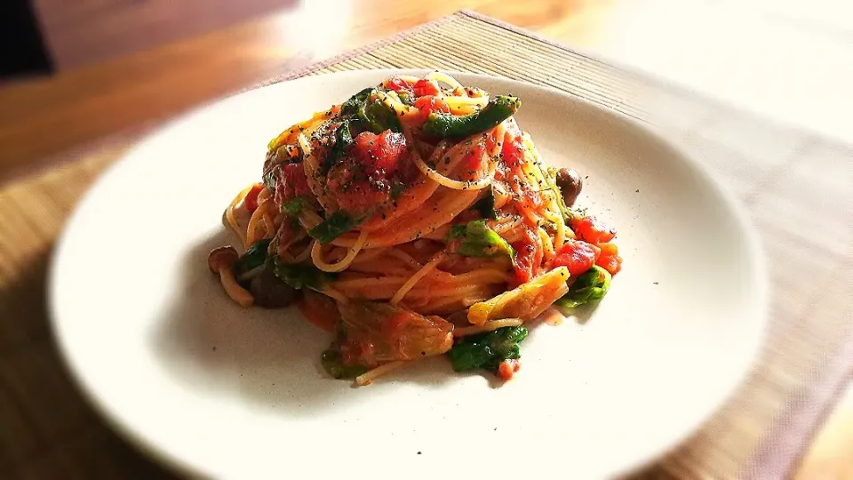 Snapdishの料理写真:ﾂﾅとﾚﾀｽのﾆﾝﾆｸﾄﾏﾄﾊﾟｽﾀ～🍝
の昼ごはん✨|kaz(*･ω･)さん